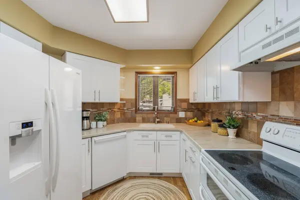 15 Los Arboles DR, Los Alamos, NM 87544