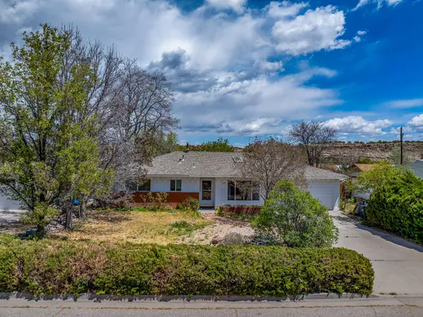 318 Mimbres DR, White Rock, NM 87547