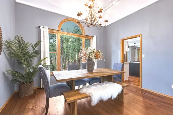 11 Primrose LN, Los Alamos, NM 87544