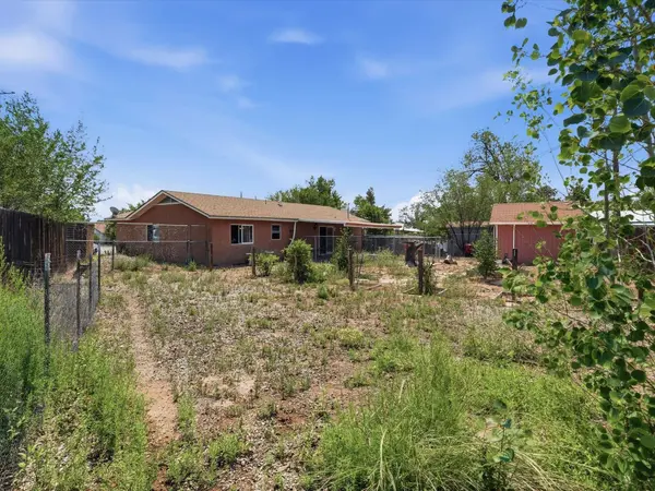 63 Isleta DR, White Rock, NM 87547