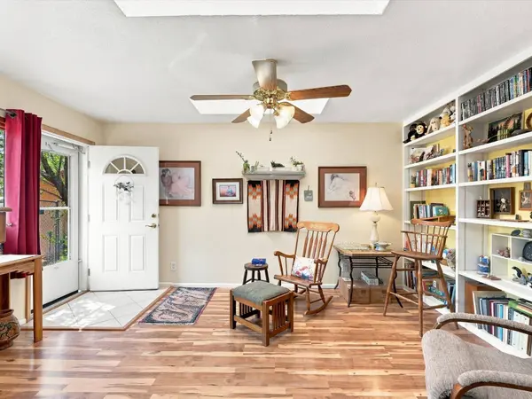63 Isleta DR, White Rock, NM 87547