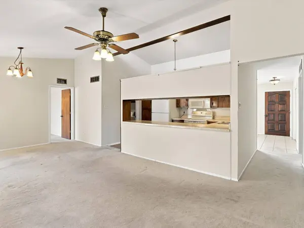 83 Granada DR, White Rock, NM 87547