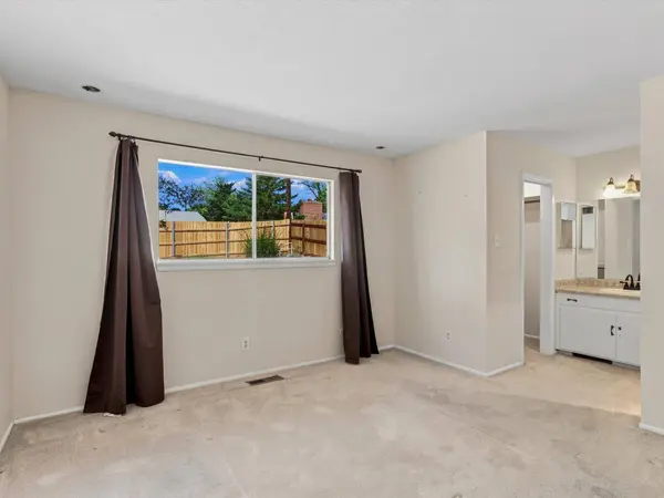 83 Granada DR, White Rock, NM 87547
