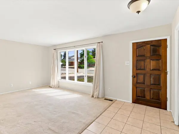 83 Granada DR, White Rock, NM 87547