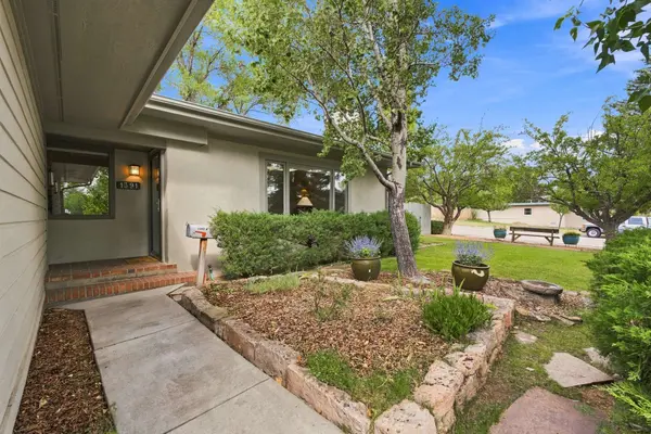 1391 44th ST, Los Alamos, NM 87544