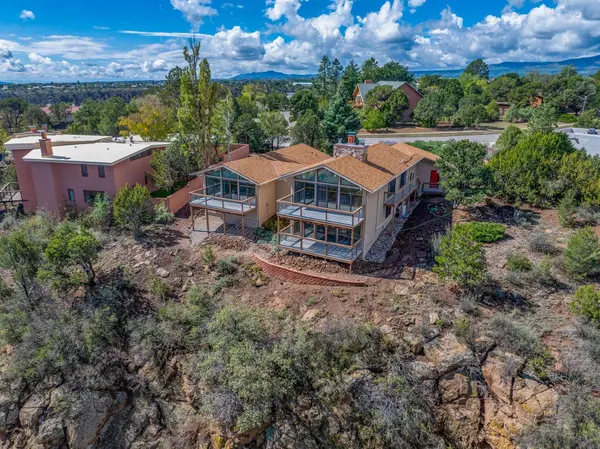 610 Los Pueblos, Los Alamos, NM 87544