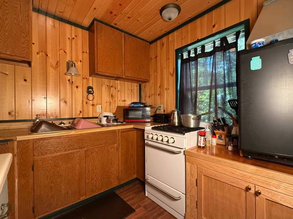 11840 TEAL RD, Trout Creek, MI 49967