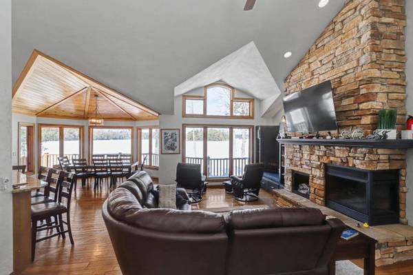 6621 EAGLESHAM RD, Three Lakes, WI 54562