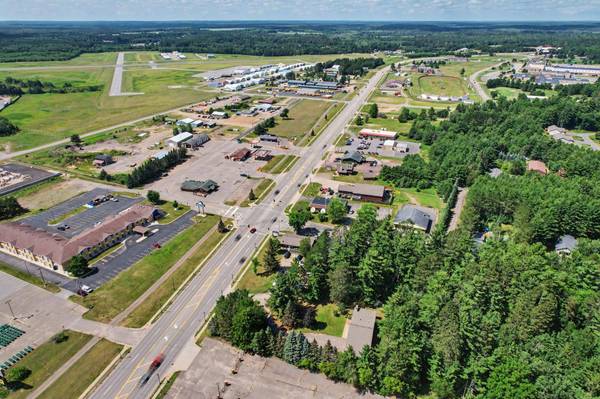 837 RAILROAD ST N, Eagle River, WI 54521