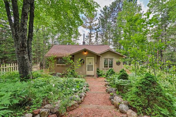 5216 ROCKY SHORE TR, Conover, WI 54519