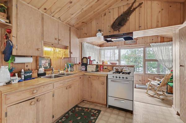 5216 ROCKY SHORE TR, Conover, WI 54519