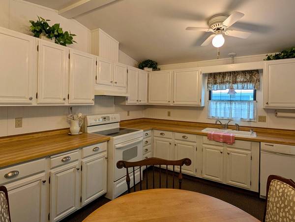 4252 SPRUCE LN, Eagle River, WI 54521