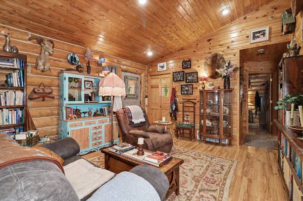 5178 HIDEAWAY DR, Eagle River, WI 54521
