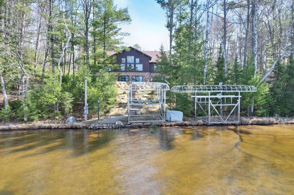 8600 GOLF COURSE RD, Sayner, WI 54560