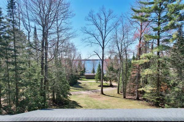 8475 HILLCREST LN, Saint Germain, WI 54558