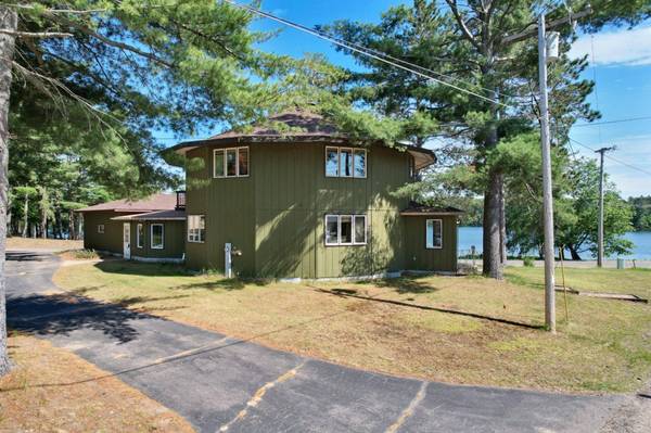 813 SILVER LAKE RD E, Eagle River, WI 54521