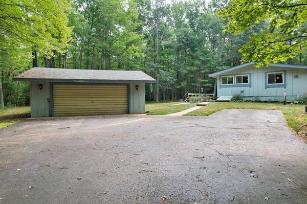 1330 DOLLAR LAKE RD E, Eagle River, WI 54521