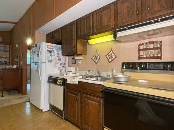 1330 DOLLAR LAKE RD E, Eagle River, WI 54521