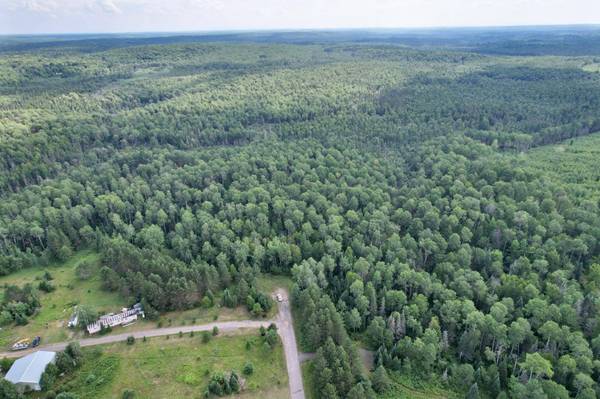 8002 HOLLY LN, Alvin, WI 54542