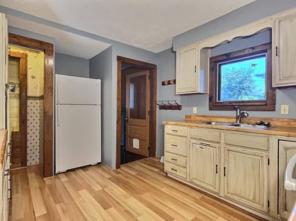 713 PINE ST E, Eagle River, WI 54521