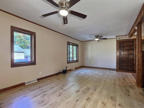 713 PINE ST E, Eagle River, WI 54521