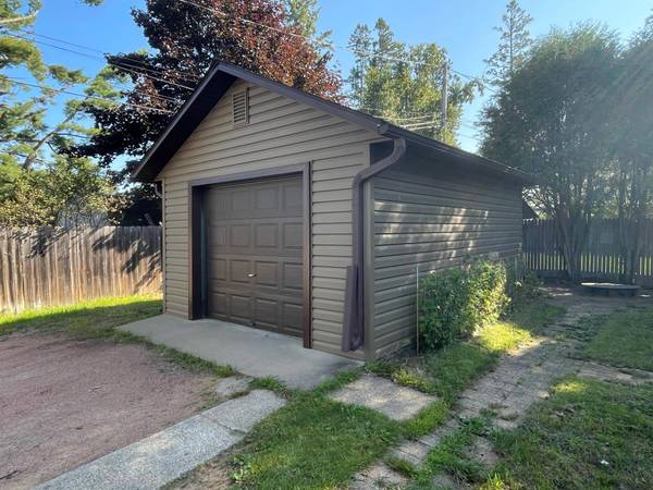 713 PINE ST E, Eagle River, WI 54521