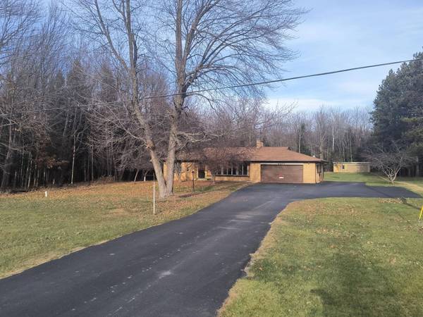 4280 HWY 2, Iron River, MI 49935