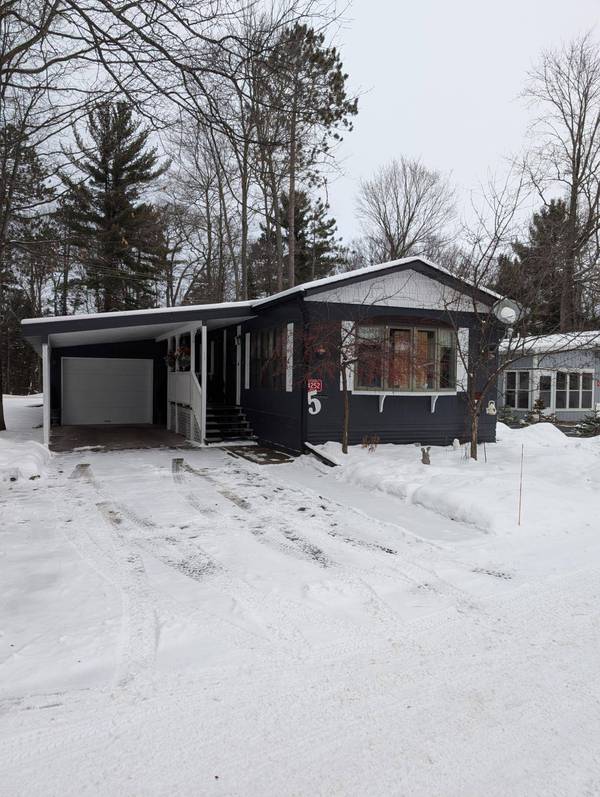 4252 SPRUCE LN, Eagle River, WI 54521