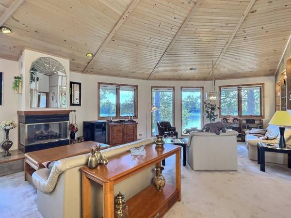813 SILVER LAKE RD E, Eagle River, WI 54521