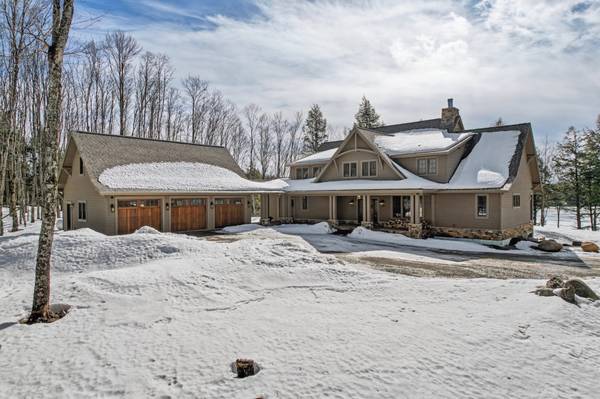 Luxury Estate on Big Lake of Cisco Chain
