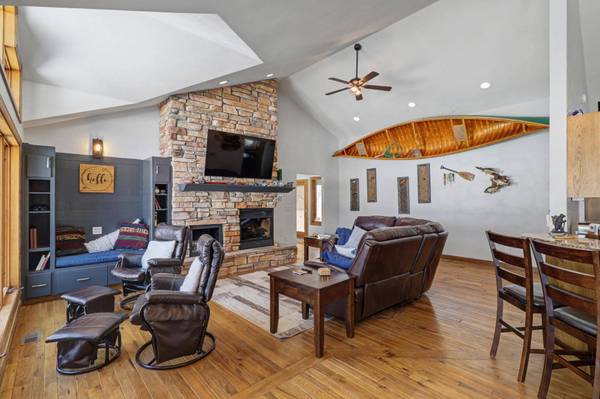 6621 EAGLESHAM RD, Three Lakes, WI 54562