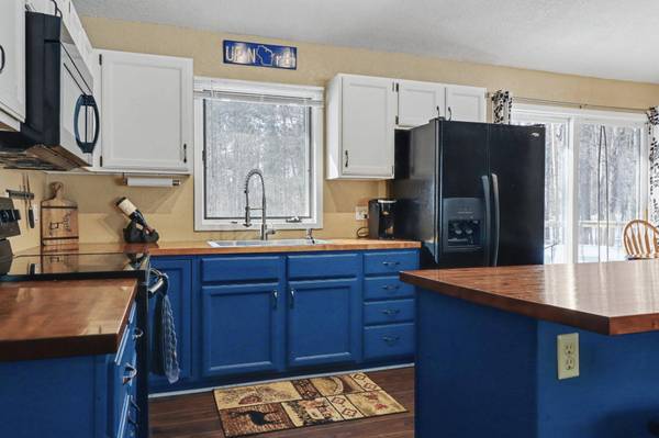 681 SPRINGVIEW DR, Eagle River, WI 54521