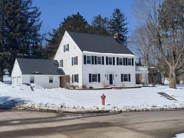 203 8TH AVE N, Iron River, MI 49935