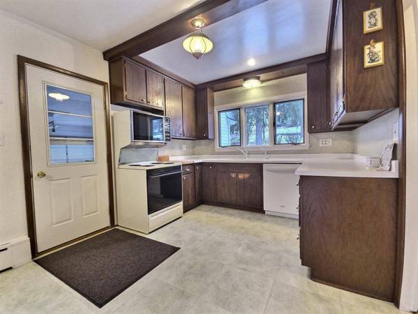 203 8TH AVE N, Iron River, MI 49935