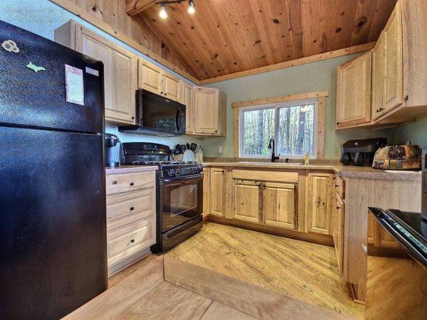 6079 BEATONS LAKE RD E, Watersmeet, MI 49969