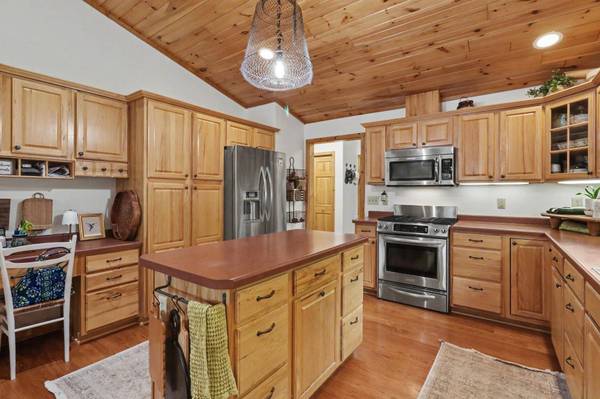N2713 DINNER LAKE RD, Watersmeet, MI 49969