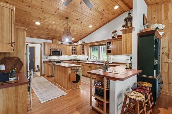 N2713 DINNER LAKE RD, Watersmeet, MI 49969