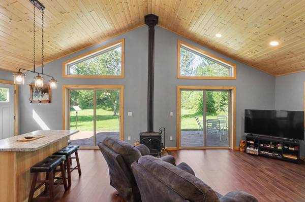 4820 CENTER DR, Hurley, WI 54534