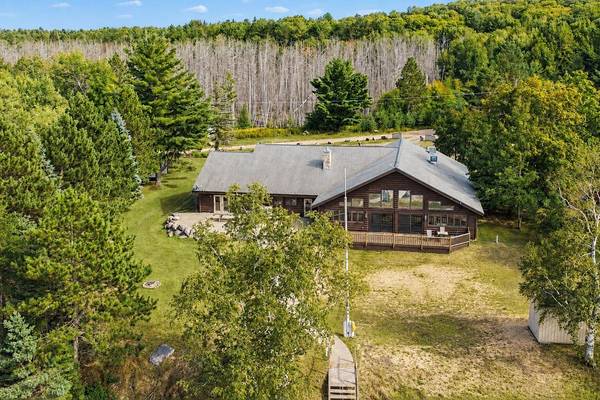 2624 HOLIDAY LODGE LN, Phelps, WI 54554