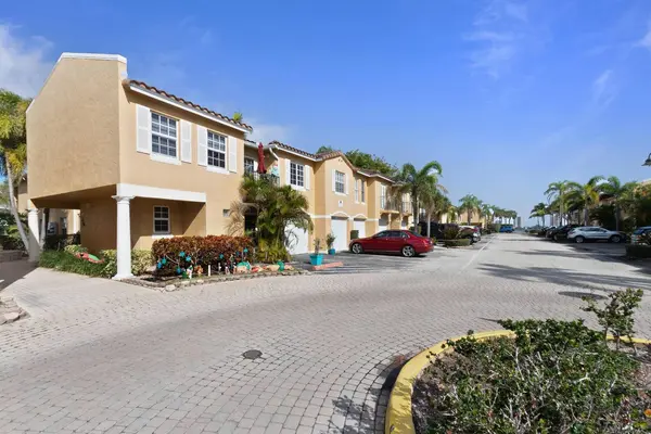 1135 Lake Shore DR #206, Lake Park, FL 33403