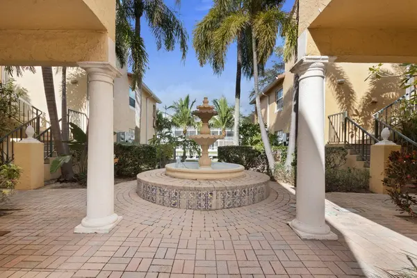 1135 Lake Shore DR #206, Lake Park, FL 33403