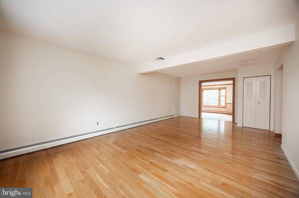 1022 MAYKUT AVE, Collegeville, PA 19426