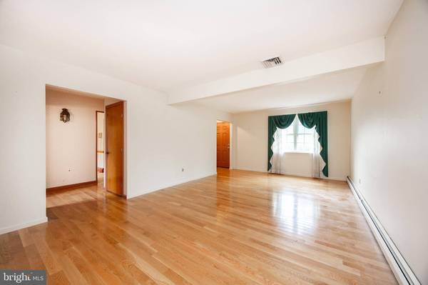 1022 MAYKUT AVE, Collegeville, PA 19426