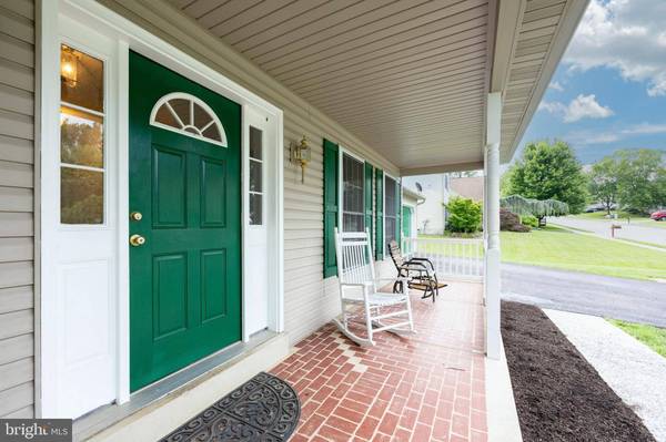 101 BERKSHIRE DR, Douglassville, PA 19518