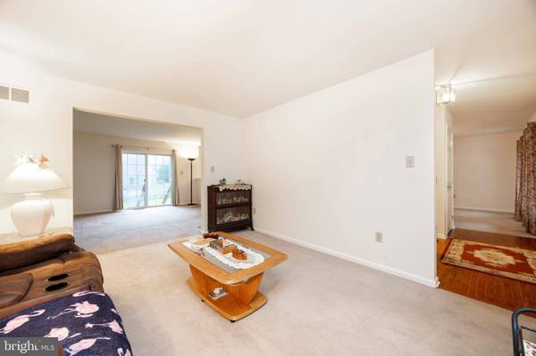 101 BERKSHIRE DR, Douglassville, PA 19518