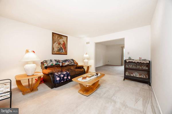 101 BERKSHIRE DR, Douglassville, PA 19518