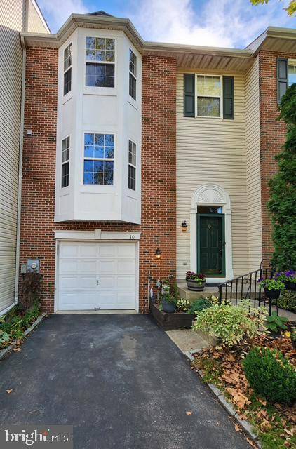 10 HUNT CLUB DR, Collegeville, PA 19426