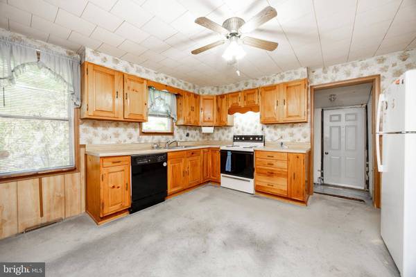 4 BORATEN RD, Royersford, PA 19468