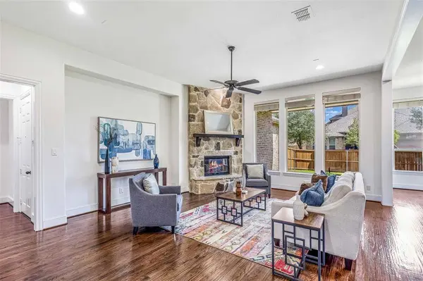 901 Clear Water Drive N, Allen, TX 75013