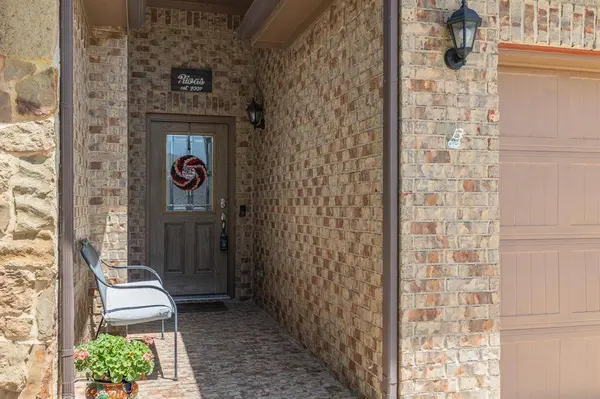 1057 Meadow Scape Drive, Fort Worth, TX 76028